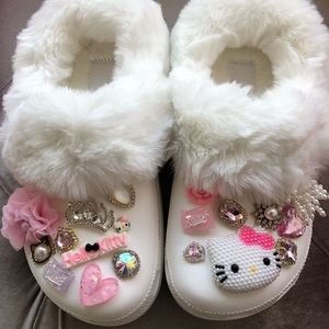 💕Crocs w/ Fur with Charms